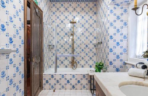 Sintra Cama Y Desayuno | 17th Century Room in Villa with Snooker & HotTub - Sintra WOW