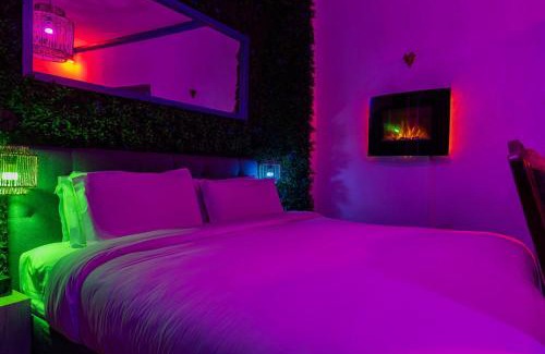 Sintra Cama Y Desayuno | 17th Century Room in Villa with Snooker & HotTub - Sintra WOW