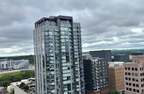 Midtown Apartamento | 17th Floor Luxe Midtown Views + Pool + Gym