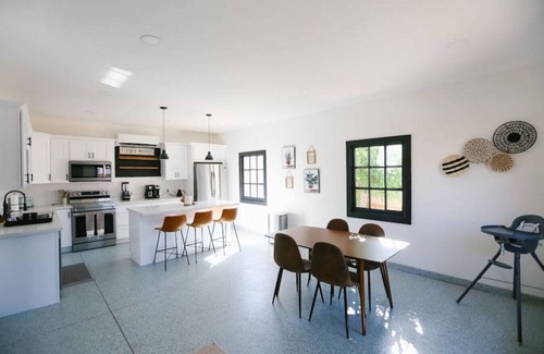 Governmental Mall Casa | 17th Unit C Garage · Amazing indoor/outdoor Space | Sleeps 8