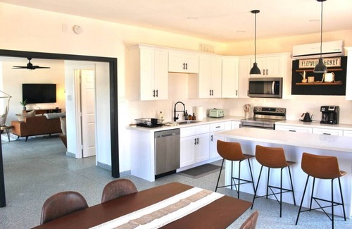Governmental Mall Casa | 17th Unit C Garage · Amazing indoor/outdoor Space | Sleeps 8
