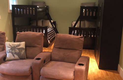 Woodstock Otro | 18-Acres in Woodstock - Pet-Friendly, Trails, Brook, Fireplace, Screened Porch