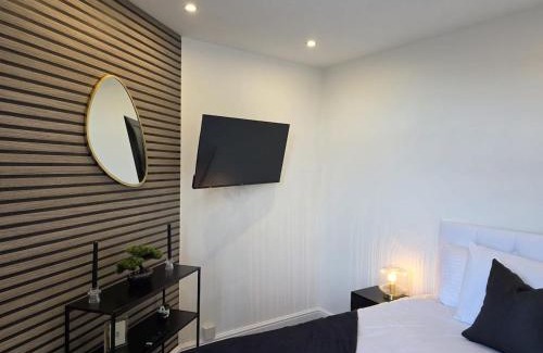 Anfield Casa | 18 Anfield 5 min walk Sleeps 7 4BR 5Bed 3Bathrms