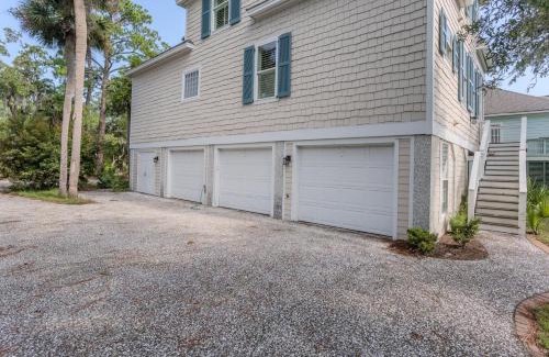Saint Helena Island Casa | 18 Fiddlers Cove Dr - 5 Bed/4 Bath w/Resort Access & Golf Cart!