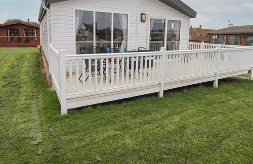 Winestead Cabina | 18 HIGHLAND GRANGE, pet friendly in Withernsea