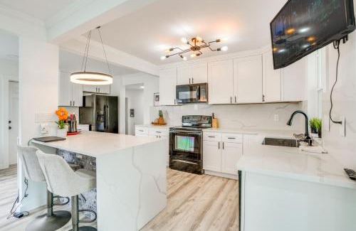 Lake Underhill Casa | 18 Mi to Disney Home with Yard, Near Dtwn Orlando