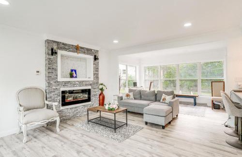 Lake Underhill Casa | 18 Mi to Disney Home with Yard, Near Dtwn Orlando