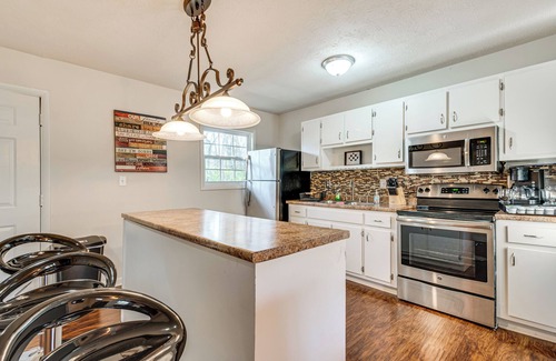 Lithia Springs Casa | 18 Mi to Downtown Atlanta: Quiet Home w/ Fire Pit