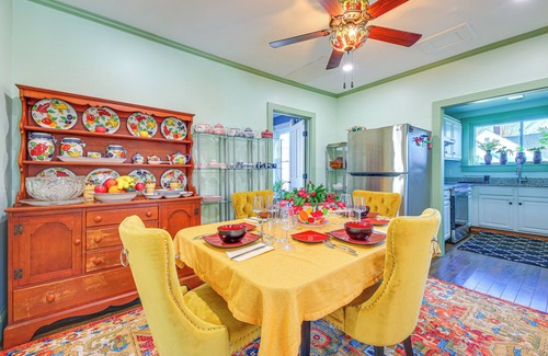 Springfield Casa | 18 Mi to Skiing: Colorful Home in Springfield!
