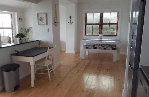 Glencairn Apartamento | 18 Steps - Seaside Cottage with breathtaking views