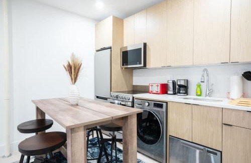 Ukrainian Village Apartamento | 180-2 Brand new 2BR 1Bath East Village