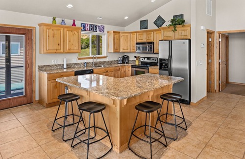 Quincy Casa | 180 degree unobstructed breathtaking panoramic view of the Columbia River.