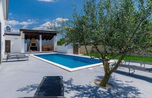 Rezanci Otro | 180 m² Alojamiento ∙ 4 habitaciones ∙ 8 huéspedes