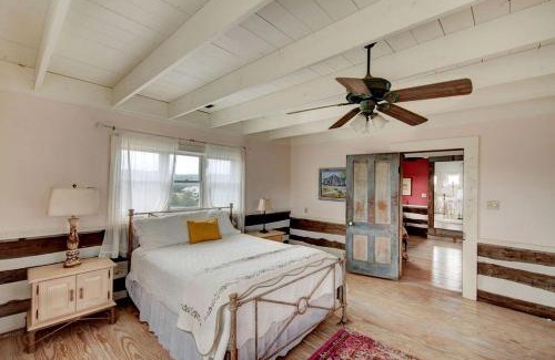 Hunt Casa | 1800's Antique Log Cabin with Modern Amenities near Fredericksburg and Kerrville, Texas