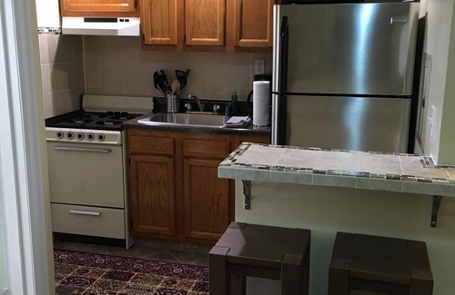 Industry Apartamento | Moderna marca Apt / estacionamiento disponible- 20 min a Nueva York