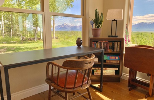 Knik-Fairview Casa | 180° Mountain Views~Luxury Chalet~Mountain Retreat~Fireplaces~Private~Serene