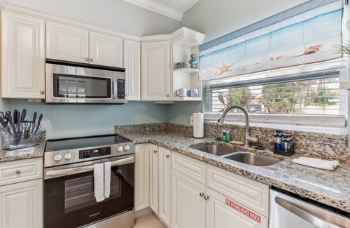 Anona Casa | 1818 Indian Rocks Road