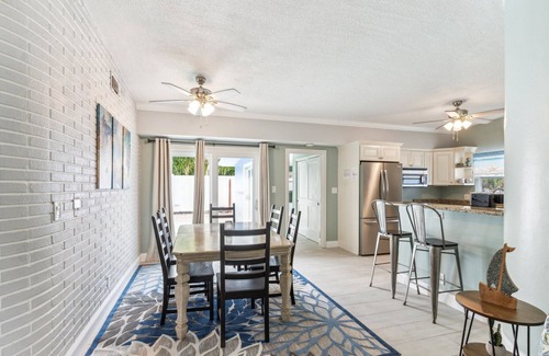 Anona Casa | 1818 Indian Rocks Road