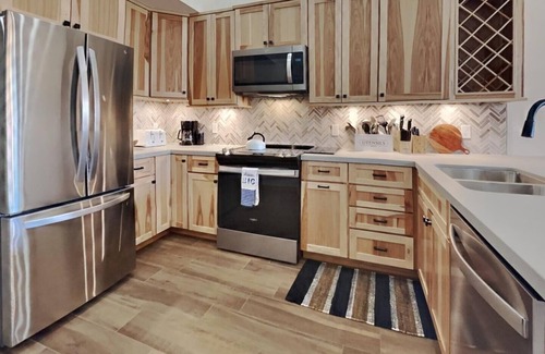 Mammoth Lakes Condominio | 1849 Condos - Spacious 3 Bedrooms with Outdoor Pool & 3 Hot Tubs