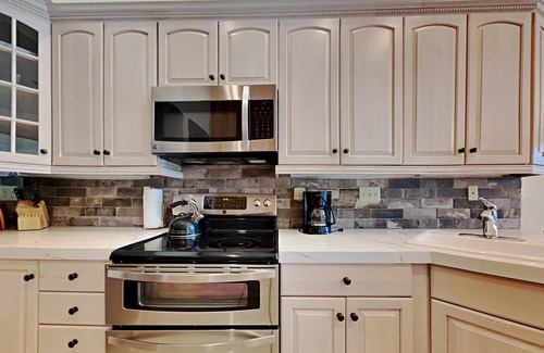 Mammoth Lakes Condominio | 1849 Condos - Spacious 3 Bedrooms with Outdoor Pool & 3 Hot Tubs