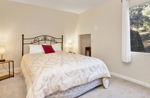Whispering Forest Cabina | 1850-haven Hideaway 3 Bedroom Home by Redawning