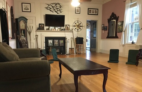 Southern Coast Casa | 1856 Ships brick Ships Captains Mansion 4 Bedroom