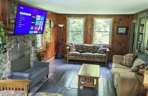 Upper Jay Casa | 1860s Adirondack Farmhouse near Whiteface