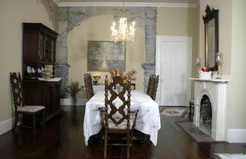 Monticello Cama Y Desayuno | 1872 Denham Inn