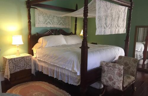 Monticello Cama Y Desayuno | 1872 Denham Inn