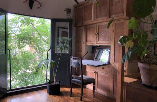 Haringey Cabaña | 1880s Coach House – Pet‑Friendly & Off-Road Parking