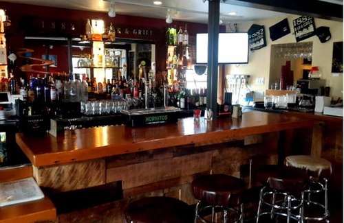 Downtown Hotel | 1882 Bar and Grill at River Street Inn