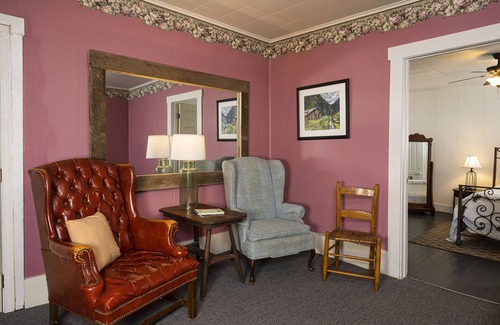 Clio Cama Y Desayuno | 1887 West Virginia Farm House-Strawberry Farm B&B