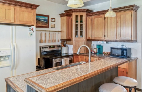 Suring Otro | 1890: A Historic, Quiet Trailside Retreat in Suring