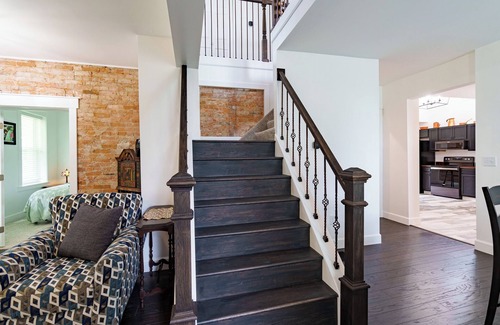 Springfield Otro | 1890’s fully renovated farmhouse on a U Pick flower farm.