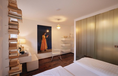 Altstadt-Nord Hotel | 18Arts Hotel - Living in a Gallery!