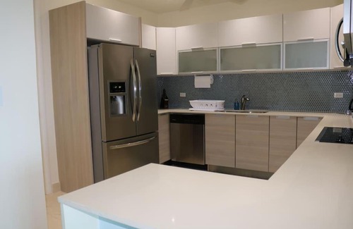 Playa Bonita Village Apartamento | 18G Luxury Oceanview with Roof Top Pool