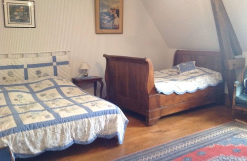 Montagnac-la-Crempse Otro | 18th century manor house, 5 bedrooms, sleeps 12, 3 bathrooms, swimming pool
