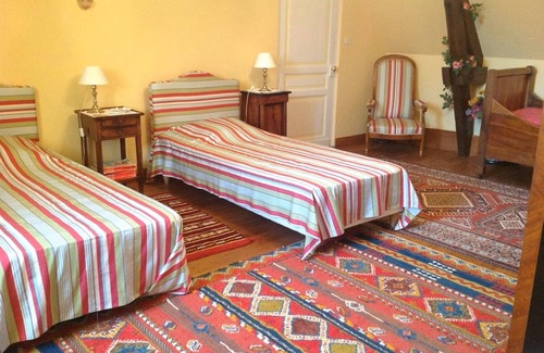 Montagnac-la-Crempse Otro | 18th century manor house, 5 bedrooms, sleeps 12, 3 bathrooms, swimming pool