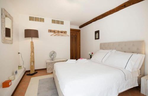 Lesa Apartamento | 18th Century Apartment with Fresco