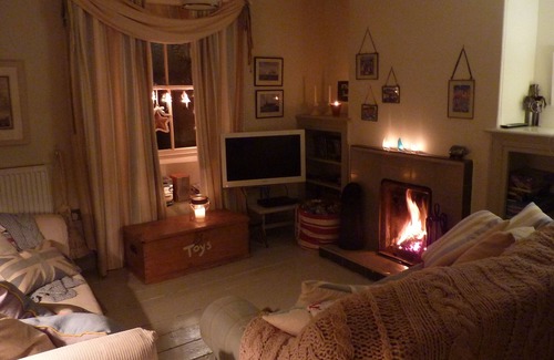 Fowey Cabaña | 18th Century Cornish Smugglers Cottage In the Centre of Fowey.....just lovely!!!