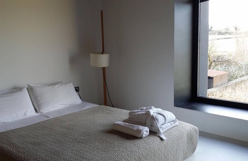 Seva Casa | Villa dels.XVIII de diseño con jardín, pequeña piscina y vistas al campo