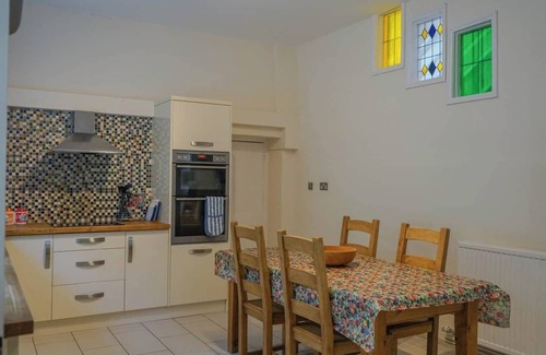 Totnes Cabaña | 18th-Century Farmhouse with Countryside Views