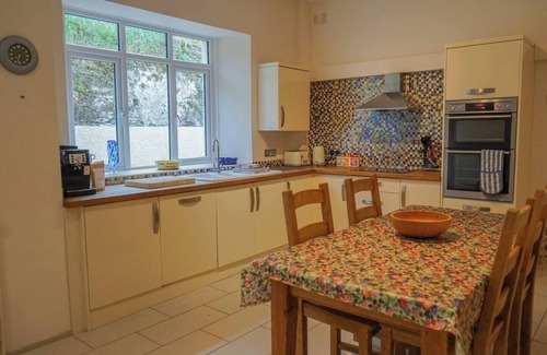 Totnes Cabaña | 18th-Century Farmhouse with Countryside Views