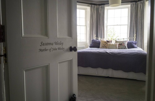 Louth Cama Y Desayuno | 18th Century House surrounded by beautiful views, providing outstanding luxury