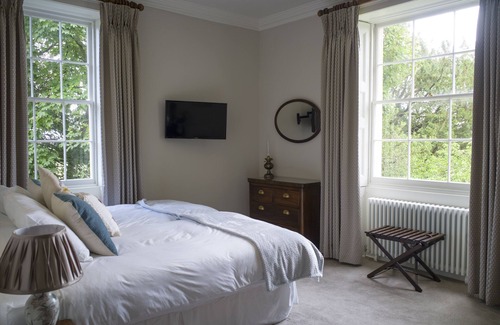Louth Cama Y Desayuno | 18th Century House surrounded by beautiful views, providing outstanding luxury