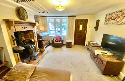 Codsall Apartamento | 18th Century Oak Beamed Cosy Cottage