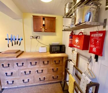 Codsall Apartamento | 18th Century Oak Beamed Cosy Cottage