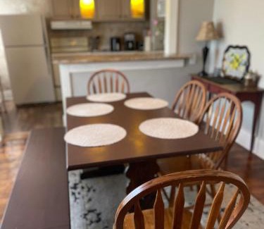 Des Moines Apartamento | 19 century Victorian Home