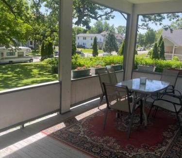 Des Moines Apartamento | 19 century Victorian Home