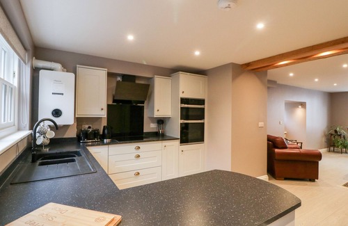 Hay on Wye Cabaña | 19 LION STREET, pet friendly, with a garden in Hay-On-Wye